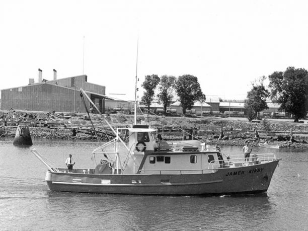 James Kirby研究船1972年进入Townsville港